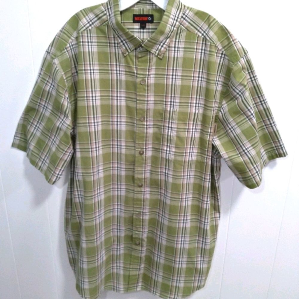 Wolverine Short Sleeve Button Down Shirt. Large